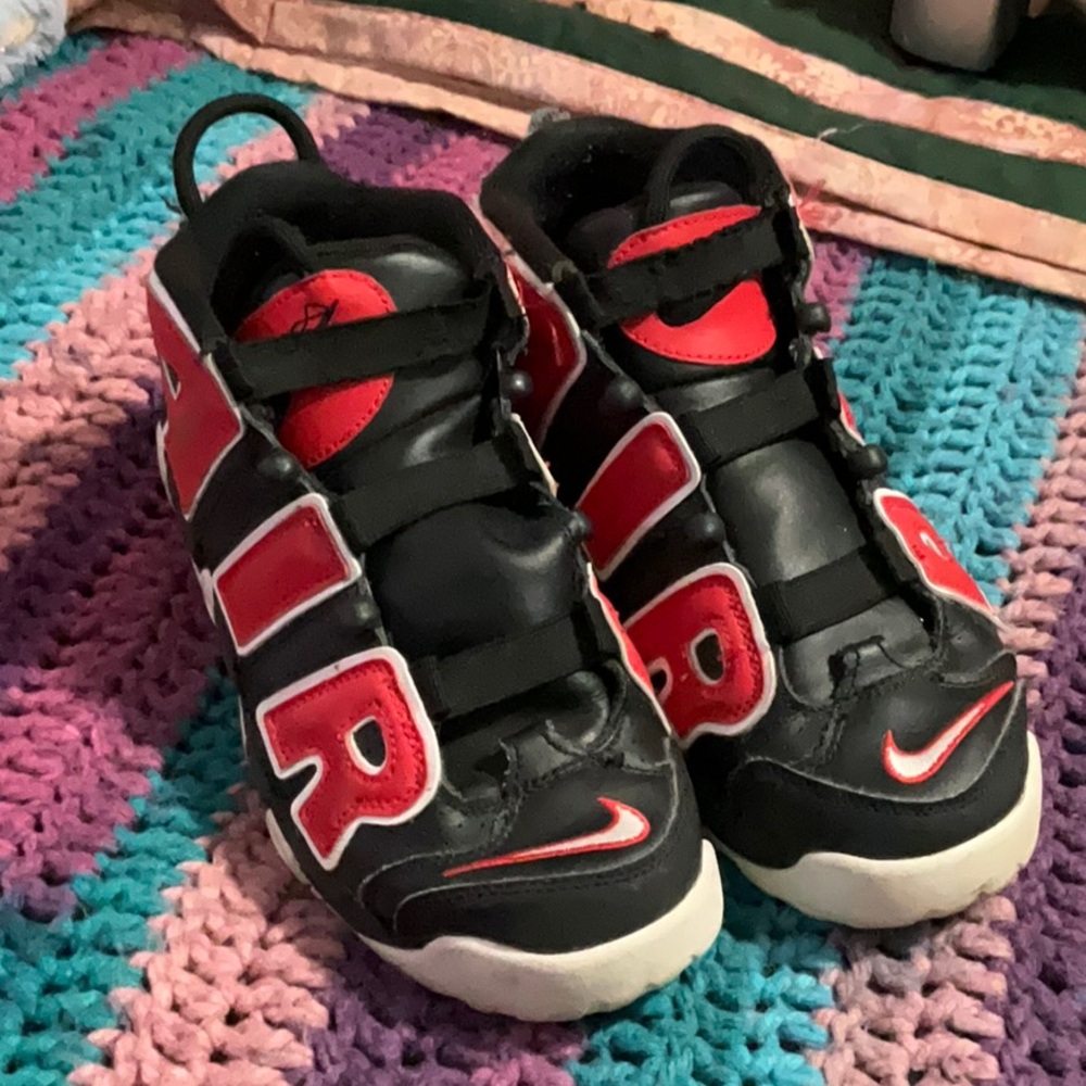 Uptempo Nike 8 in red black and white
